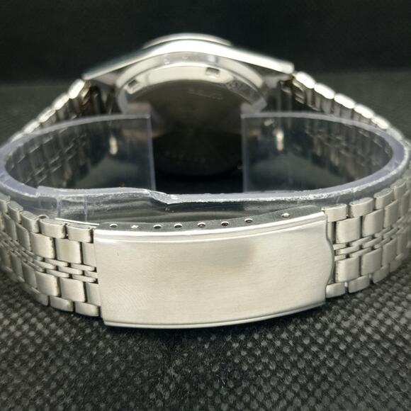 Seiko Black and Gold Men's Watch - Picture 2 of 8